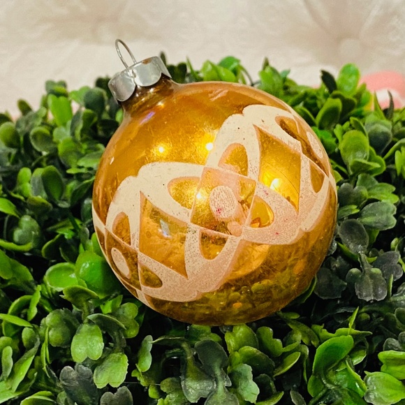 D14-Rare Vintage Yellow Gold & White 1970's Abstract Glass Christmas Ornament - Picture 1 of 6